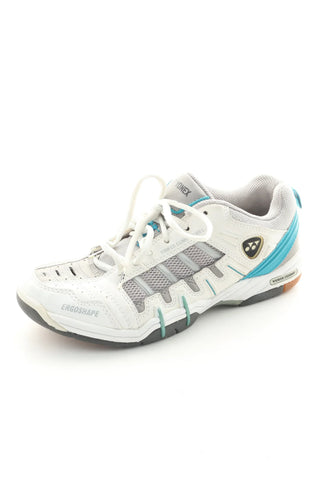 Weiß-graue Schuhe
