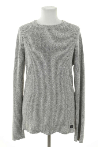 Grauer Pullover