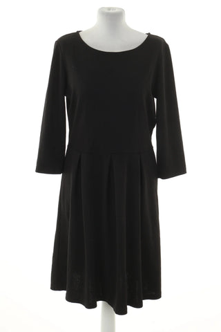 Schwarzes Kleid