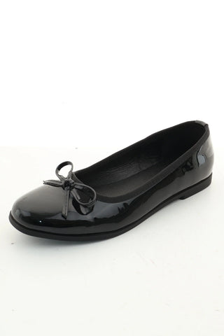 Schwarze Lackpantoffeln