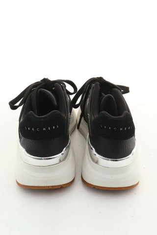 Schwarze Lederschuhe