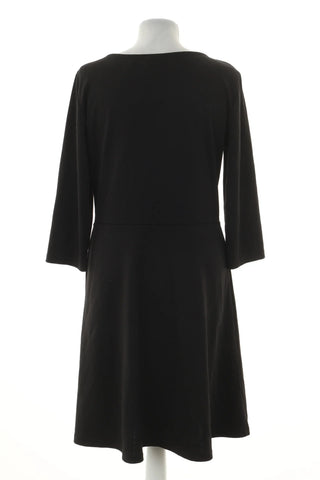 Schwarzes Kleid