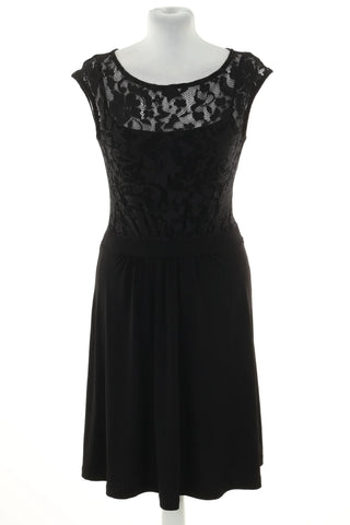 Schwarzes Kleid