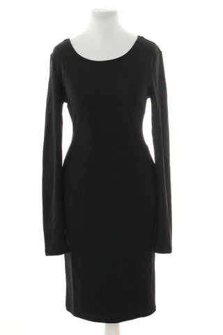 Schwarzes glänzendes Kleid