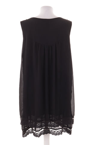 Schwarzes Kleid