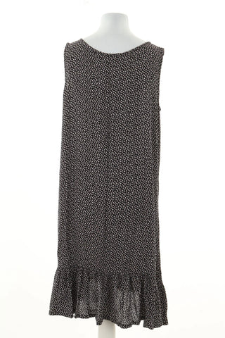 Schwarzes Kleid mit Blumen