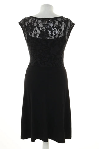 Schwarzes Kleid
