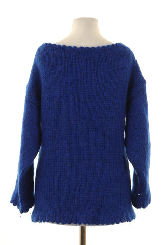 Kornblumenblauer Pullover