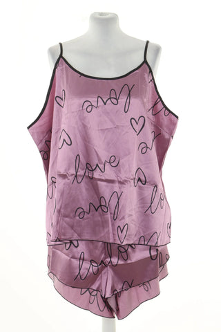 Rosa Pyjama mit Muster