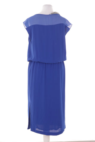 Kornblumenblaues Kleid