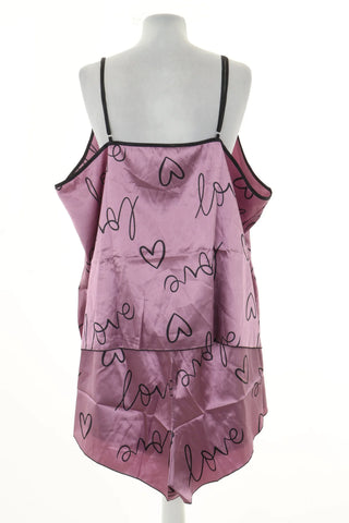 Rosa Pyjama mit Muster