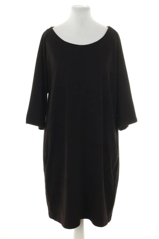 Schwarzes Kleid in Wildlederoptik