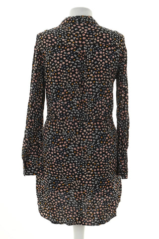 Schwarzes Kleid mit Blumen