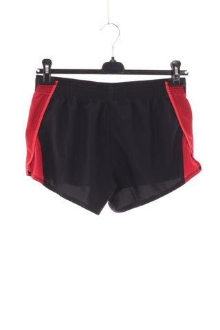 Schwarze und rote Shorts