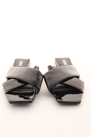 Schwarze Flip-Flops