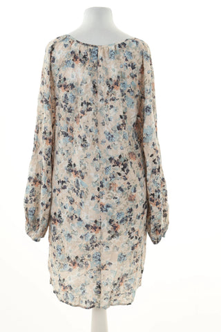 Beiges Kleid mit Muster