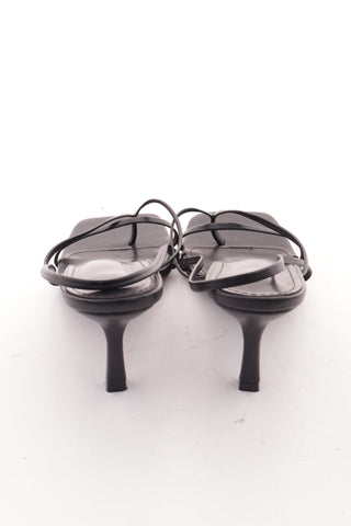 Schwarze Sandalen
