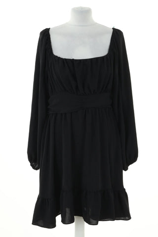 Schwarzes Kleid