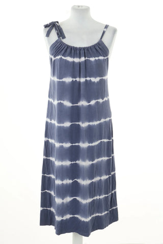 Violettes Kleid mit Muster