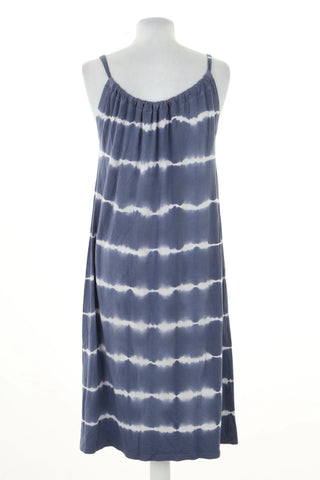 Violettes Kleid mit Muster