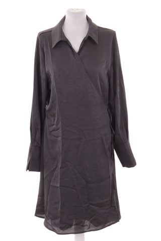 Graues Kleid