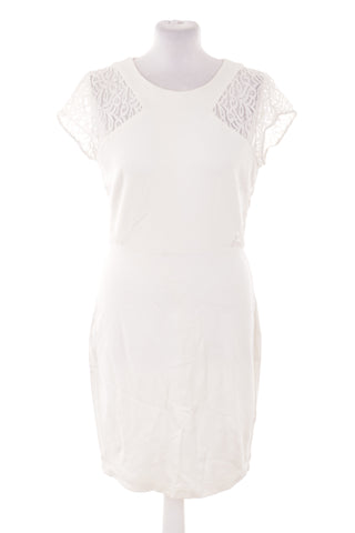 Cremiges Kleid