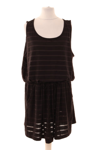 Schwarzes Kleid