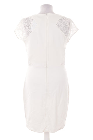 Cremiges Kleid
