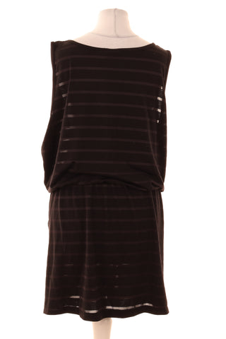 Schwarzes Kleid