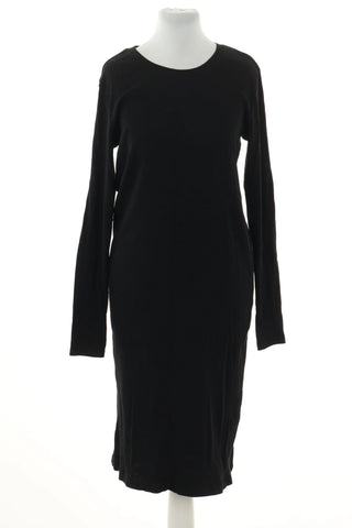 Schwarzes Kleid