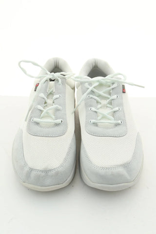Weiße Schuhe