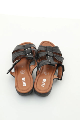 Schwarze Ledersandalen