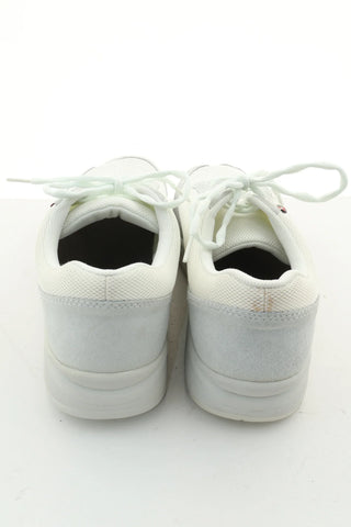 Weiße Schuhe