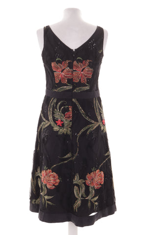 Kleid mit Blumenstickerei