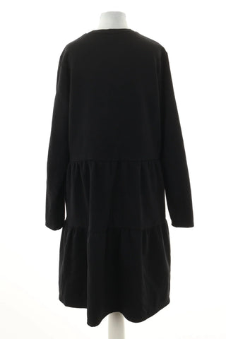 Schwarzes Kleid