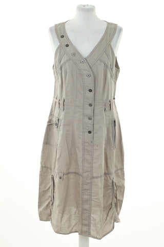 Beiges Kleid
