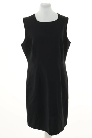 Schwarzes Kleid