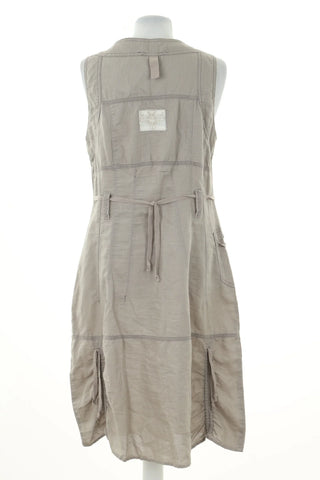 Beiges Kleid