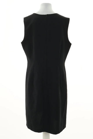 Schwarzes Kleid