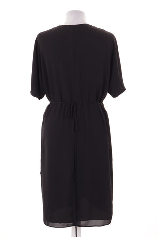Schwarzes Kleid