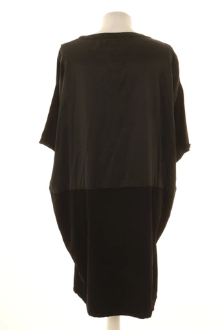 Schwarzes Kleid