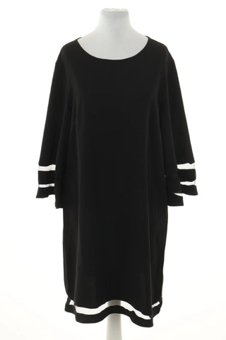 Schwarzes Kleid