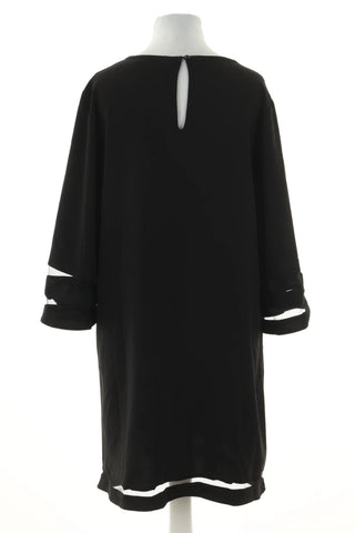 Schwarzes Kleid