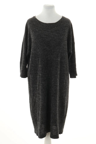 Graphitfarbenes Kleid