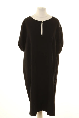 Schwarzes Kleid