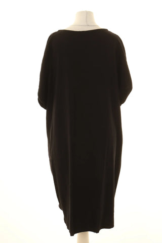 Schwarzes Kleid