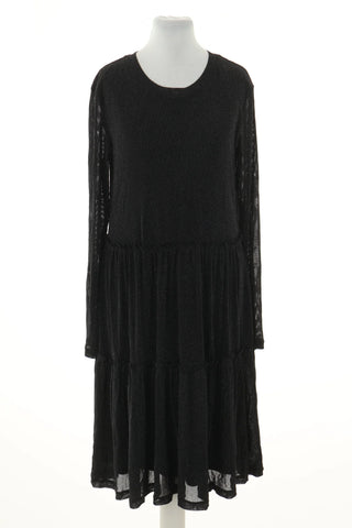 Schwarzes Kleid