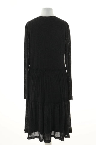 Schwarzes Kleid