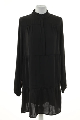 Schwarzes Kleid