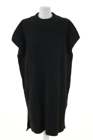 Schwarzes Kleid